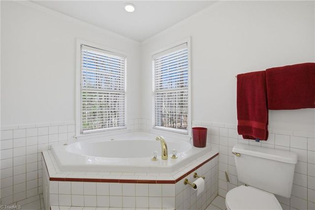 1100 Woodridge Lane, Yadkinville, NC 27055