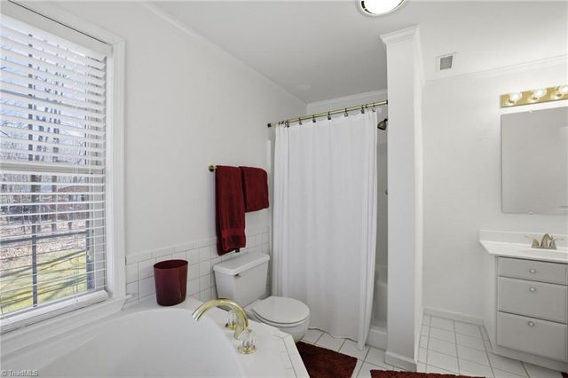 1100 Woodridge Lane, Yadkinville, NC 27055