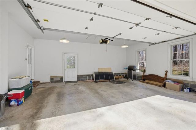 1100 Woodridge Lane, Yadkinville, NC 27055