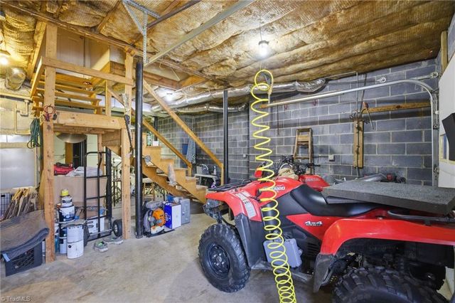 1100 Woodridge Lane, Yadkinville, NC 27055