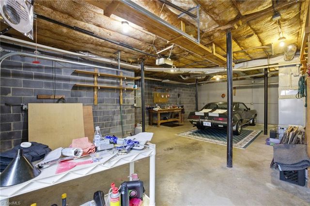 1100 Woodridge Lane, Yadkinville, NC 27055