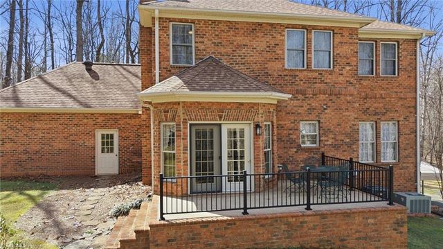 1100 Woodridge Lane, Yadkinville, NC 27055