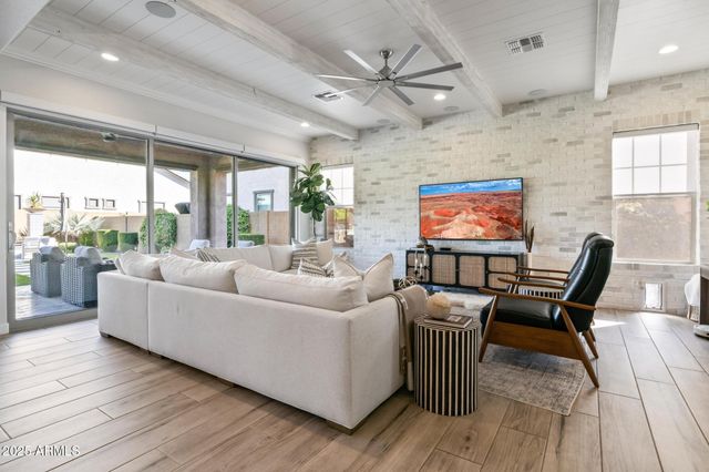 4083 S DEBRA Drive, Gilbert, AZ 85297