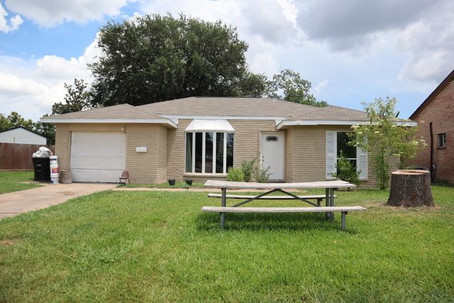 8611 Amblewood Drive, Houston, TX 77099