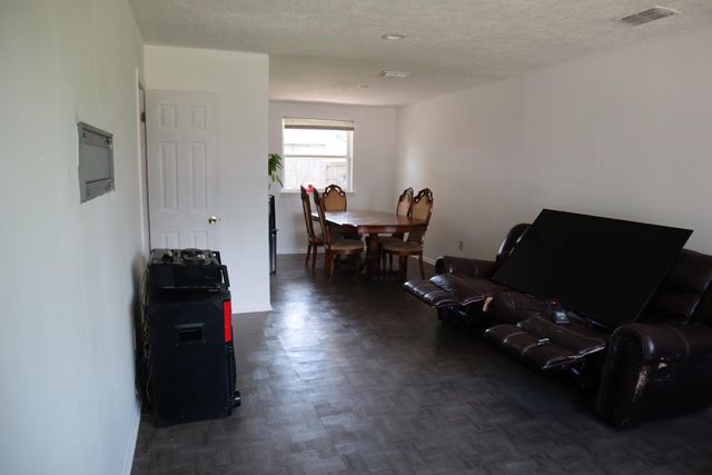 8611 Amblewood Drive, Houston, TX 77099