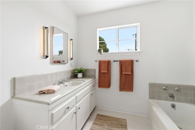 1566 Silverwood, Los Angeles, CA 90041