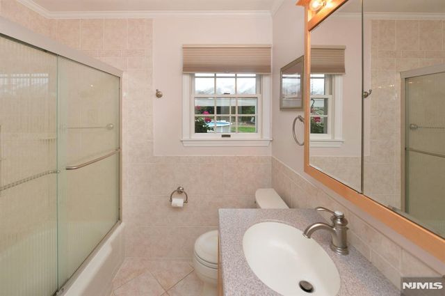 30 Knolls, Bloomingdale, NJ 07403