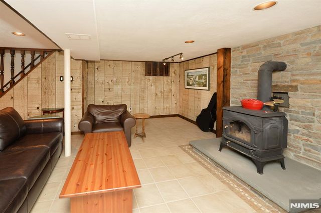 30 Knolls, Bloomingdale, NJ 07403