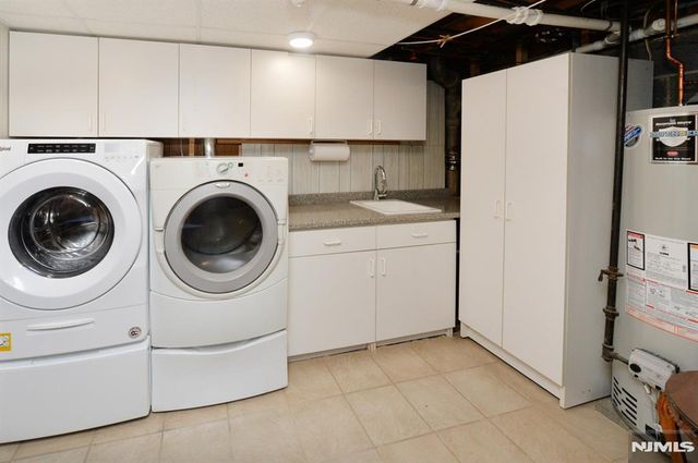 30 Knolls, Bloomingdale, NJ 07403