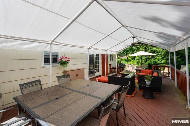 30 Knolls, Bloomingdale, NJ 07403