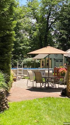 30 Knolls, Bloomingdale, NJ 07403