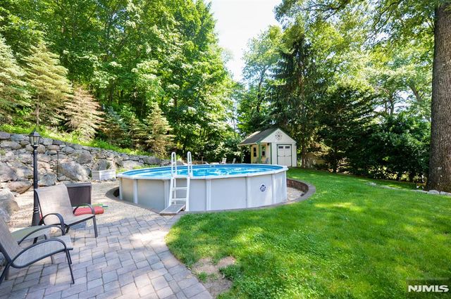 30 Knolls, Bloomingdale, NJ 07403