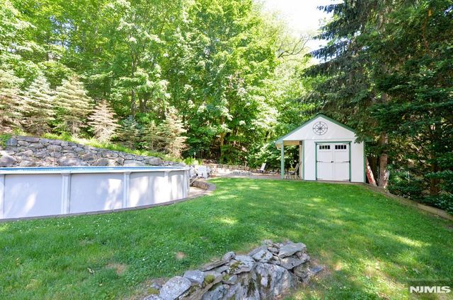 30 Knolls, Bloomingdale, NJ 07403