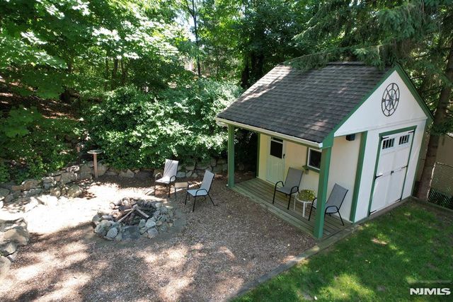 30 Knolls, Bloomingdale, NJ 07403