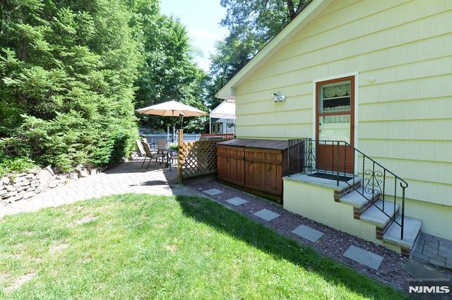 30 Knolls, Bloomingdale, NJ 07403