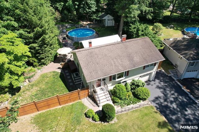 30 Knolls, Bloomingdale, NJ 07403