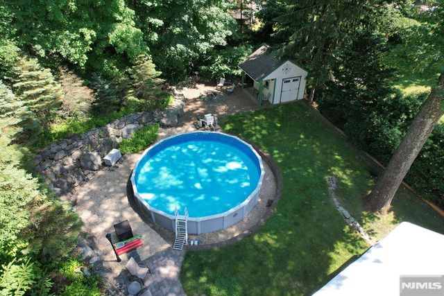 30 Knolls, Bloomingdale, NJ 07403