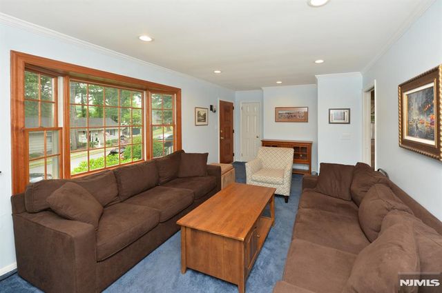 30 Knolls, Bloomingdale, NJ 07403