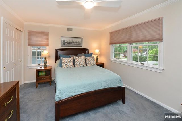 30 Knolls, Bloomingdale, NJ 07403