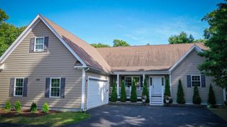 4 Finch Ln, Bourne, MA 02532
