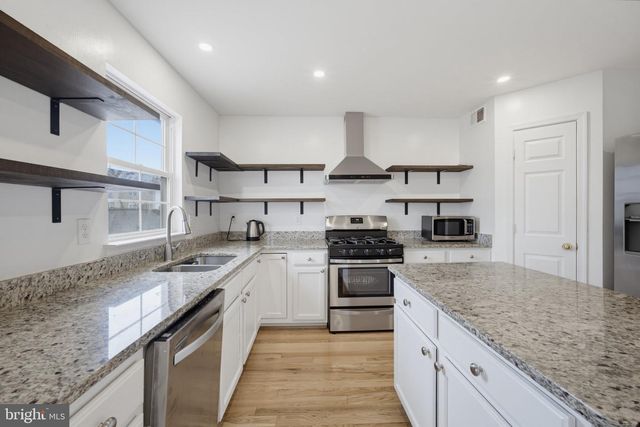 22952 FLEET TER, Sterling, VA 20166