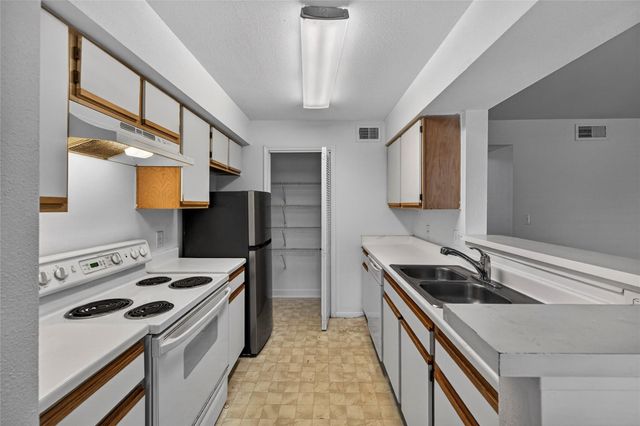 2361 NW 33rd Street 605, Oakland Park, FL 33309