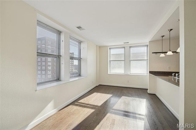 5330 Pershing Avenue 506, St Louis, MO 63112