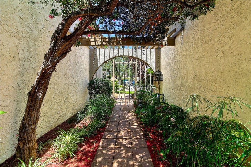 Image 4 of property listing at 6618 Wintertree Drive, Riverside, CA 92506