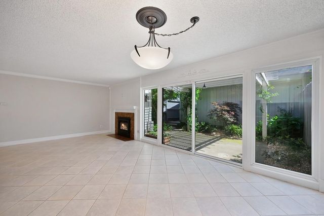 7908 Rocky Point Ct, Citrus Heights, CA 95610