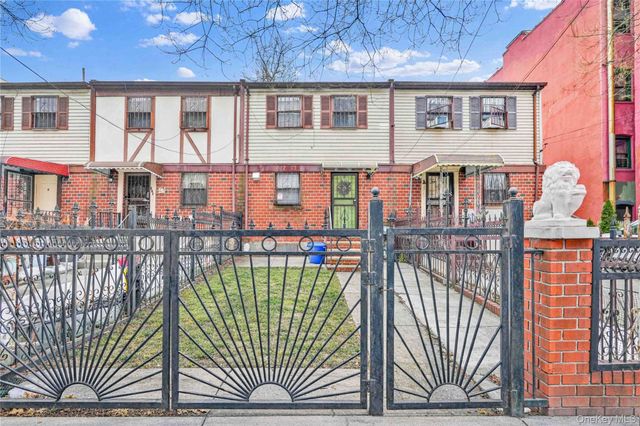 686 Saint Anns Avenue, Bronx, NY 10455