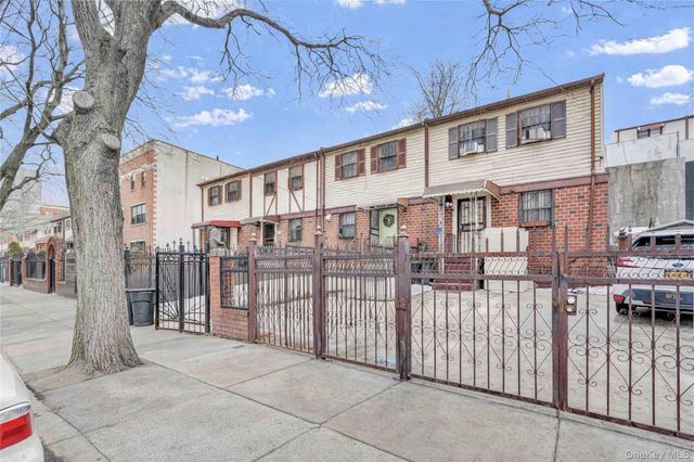 686 Saint Anns Avenue, Bronx, NY 10455