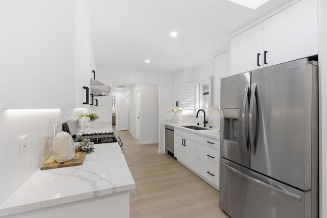 337 Roble Avenue, Redwood City, CA 94061