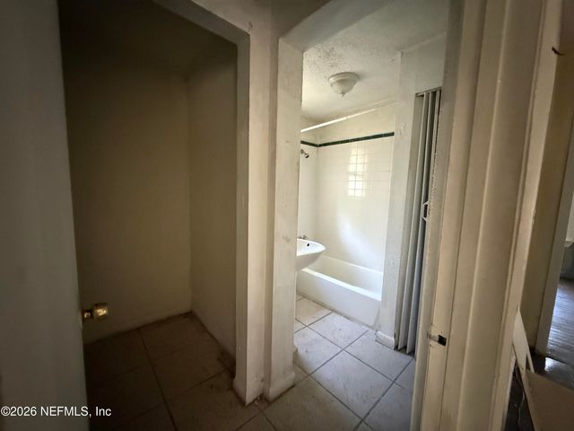 1214 PANGOLA Drive, Jacksonville, FL 32205