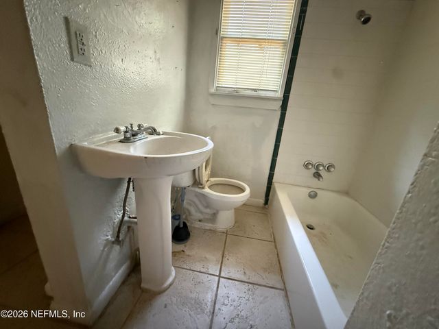 1214 PANGOLA Drive, Jacksonville, FL 32205