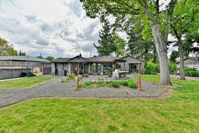 895 Casino Road, Medford, OR 97501