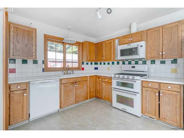 64242 E Brightwood Loop Rd, Brightwood, OR 97011