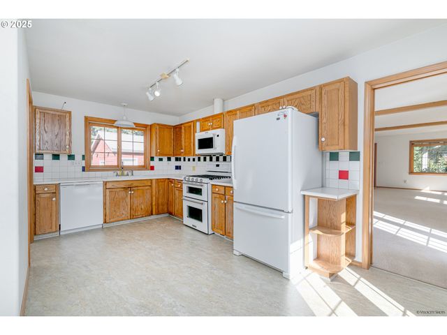 64242 E Brightwood Loop Rd, Brightwood, OR 97011