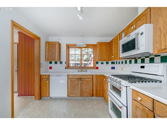 64242 E Brightwood Loop Rd, Brightwood, OR 97011