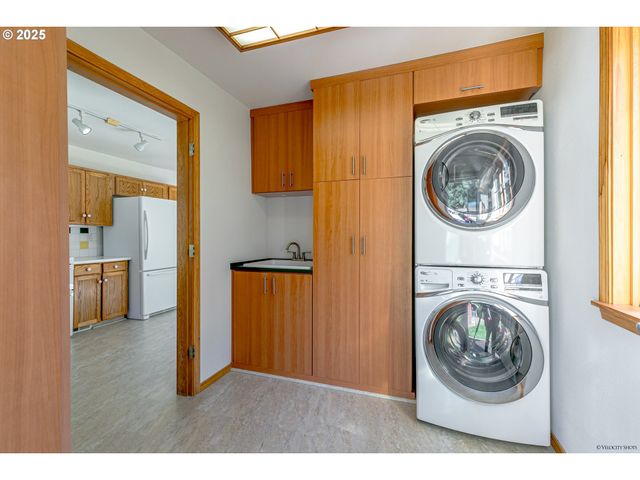 64242 E Brightwood Loop Rd, Brightwood, OR 97011