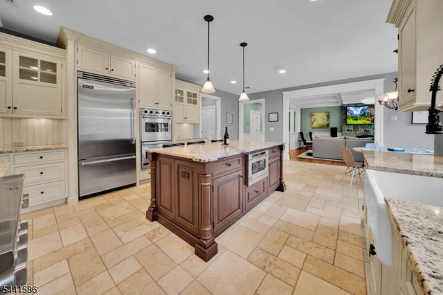 222 Deepbrook Rd, Wyckoff Twp., NJ 07481
