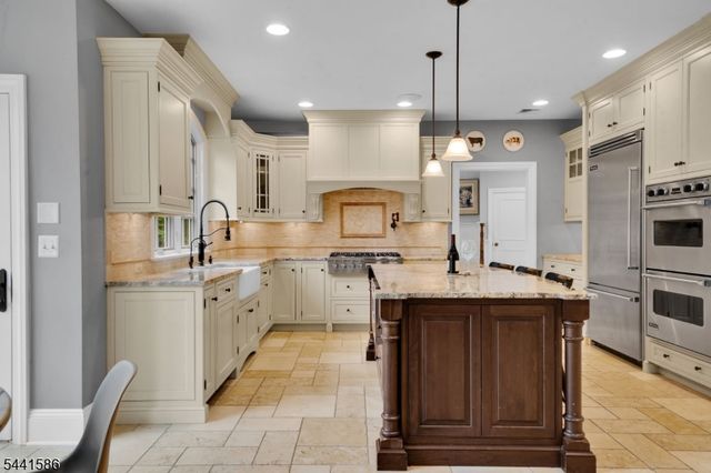222 Deepbrook Rd, Wyckoff Twp., NJ 07481