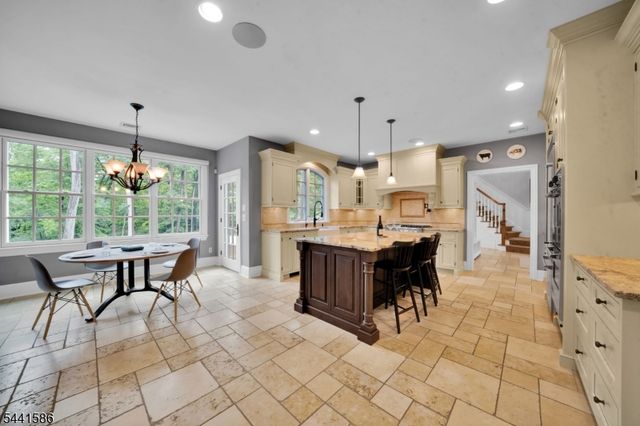 222 Deepbrook Rd, Wyckoff Twp., NJ 07481