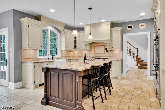 222 Deepbrook Rd, Wyckoff Twp., NJ 07481