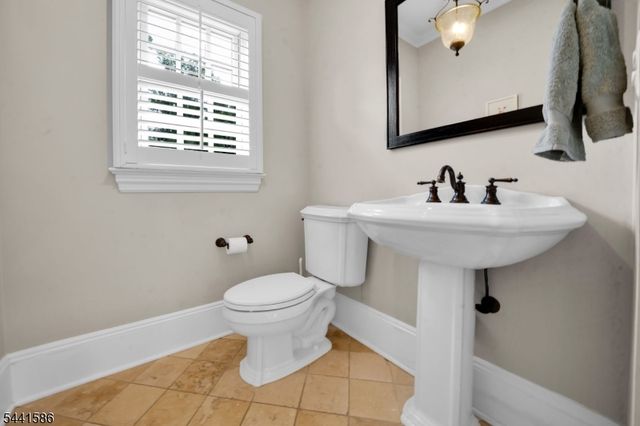 222 Deepbrook Rd, Wyckoff Twp., NJ 07481