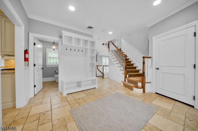222 Deepbrook Rd, Wyckoff Twp., NJ 07481