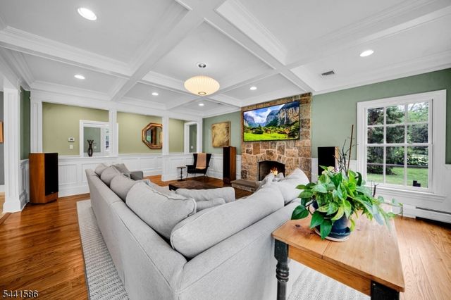 222 Deepbrook Rd, Wyckoff Twp., NJ 07481