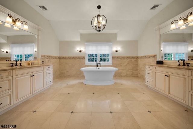 222 Deepbrook Rd, Wyckoff Twp., NJ 07481