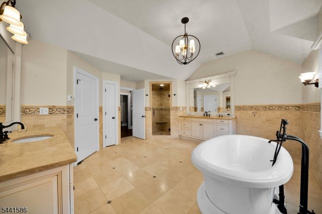 222 Deepbrook Rd, Wyckoff Twp., NJ 07481