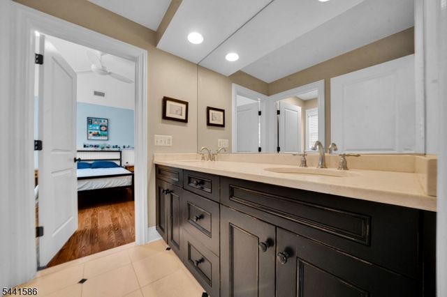 222 Deepbrook Rd, Wyckoff Twp., NJ 07481