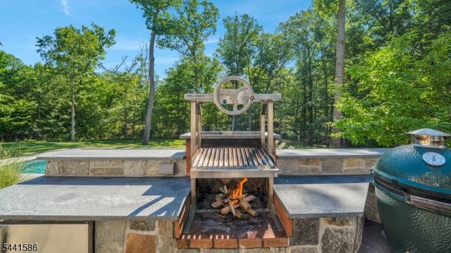 222 Deepbrook Rd, Wyckoff Twp., NJ 07481